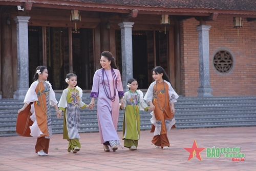 15 bộ sưu tập trình diễn tại Festival áo dài Quảng Ninh 